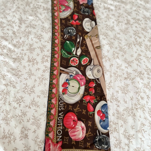 LOUIS VUITTON Silk Monogram LV Scarf - Picture 3 of 5